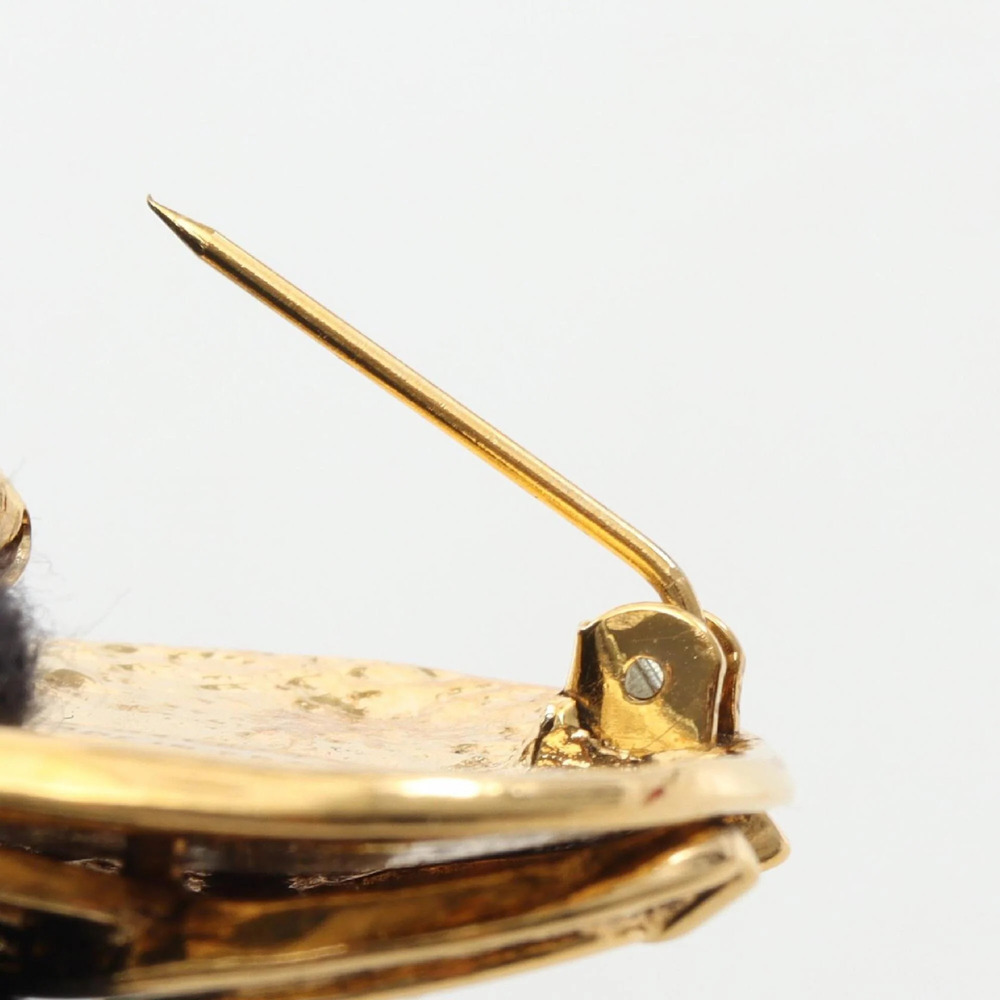 CHANEL Gold Logo Brooch - Picture 4 of 6